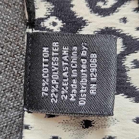 Desigual dress with eclectic pattern, pop of red, and artistic design - Picture 10 of 11